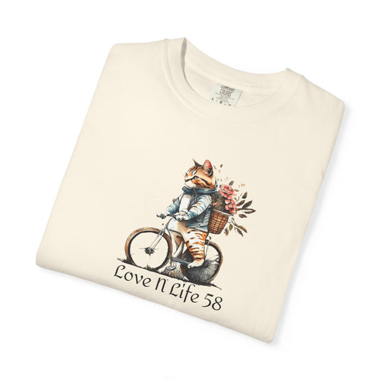 Cat Lovers Bicycle Unisex T-Shirt - Comfort Colors Made in U.S.A.